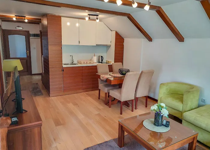 Or\'O Apartments